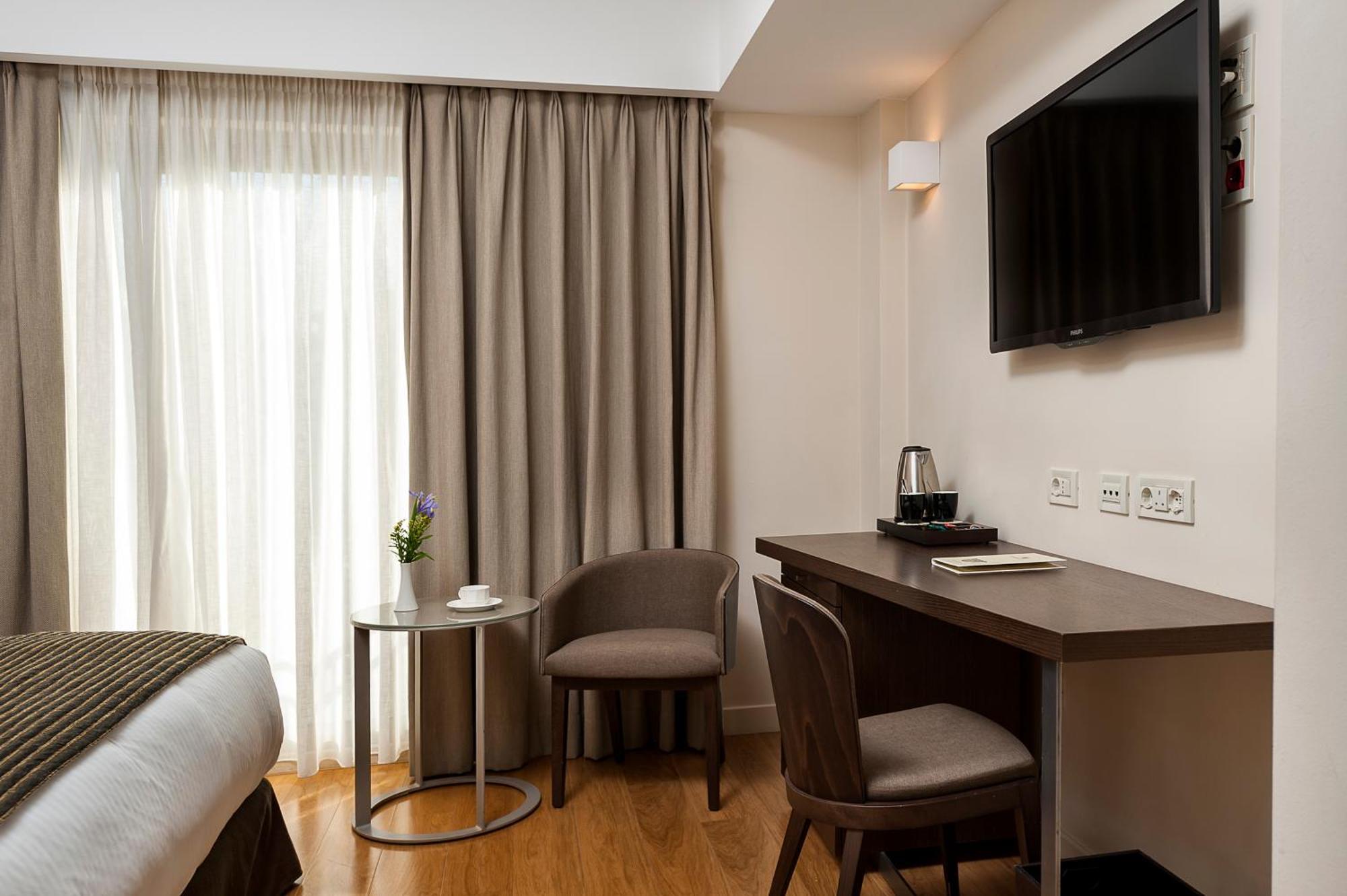 Standard Double or Twin Room,190056637:JPEG